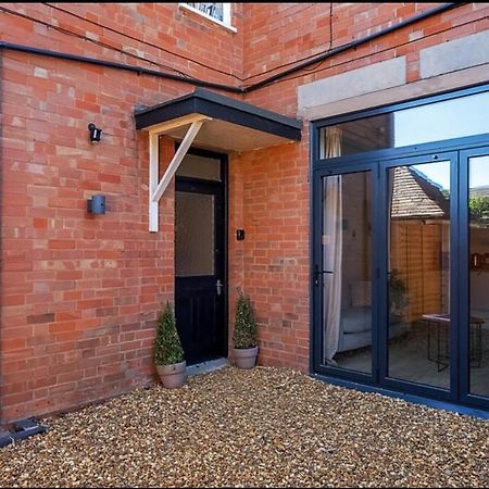 Freshly Renovated 2 Bedroom Apartment 10 Mins From Cotswolds Child Friendly Great Location With Plenty Of Nearby Free Parking Freestanding Bath And Outdoor Private Terrace Area Evesham Exterior foto