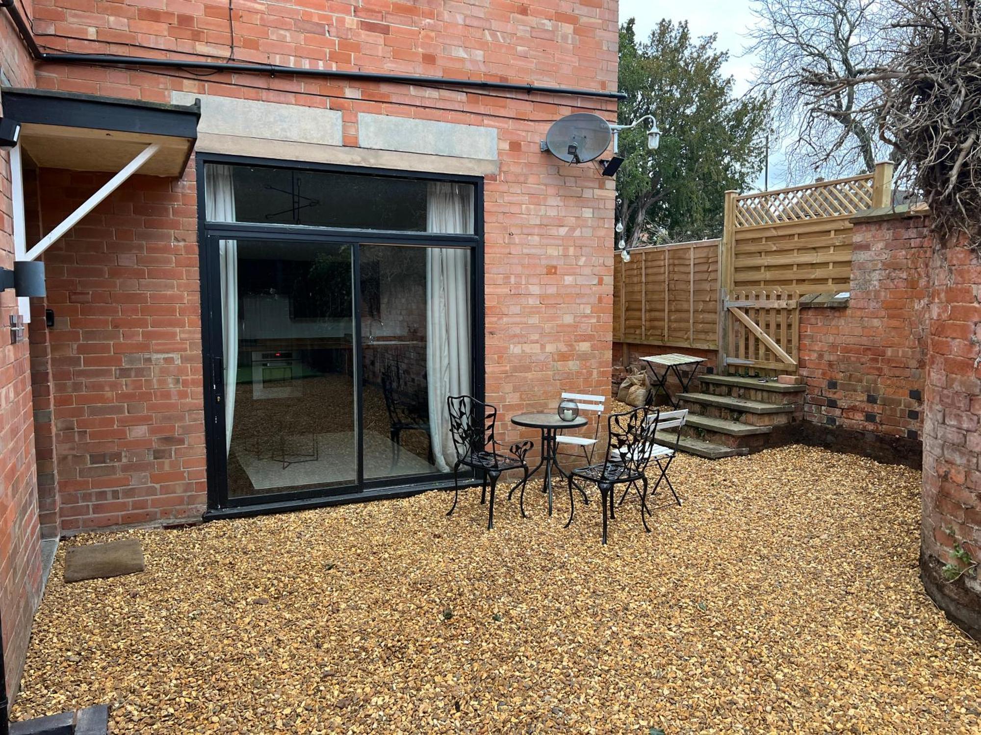 Freshly Renovated 2 Bedroom Apartment 10 Mins From Cotswolds Child Friendly Great Location With Plenty Of Nearby Free Parking Freestanding Bath And Outdoor Private Terrace Area Evesham Exterior foto